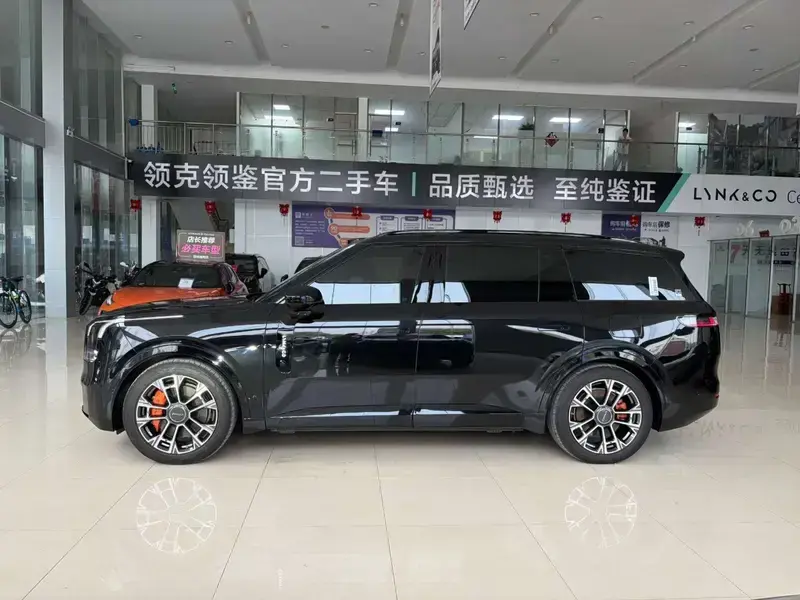 2025 Lynk & Co 900 с пробегом 18 000 км