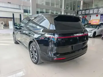 2025 Lynk & Co 900 с пробегом 18 000 км