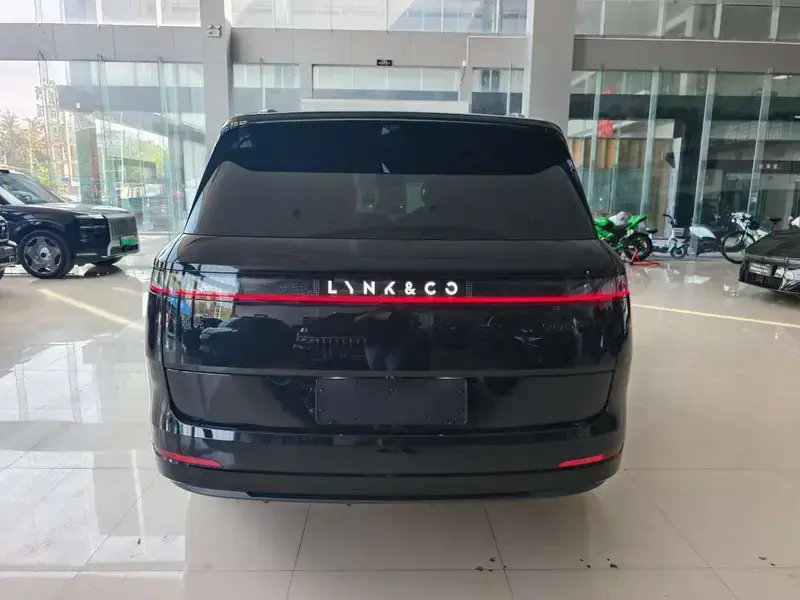 2025 Lynk & Co 900 с пробегом 18 000 км