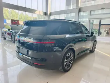 2025 Lynk & Co 900 с пробегом 18 000 км