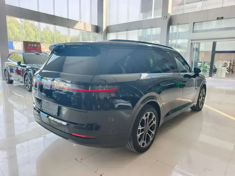 2025 Lynk & Co 900 с пробегом 18 000 км