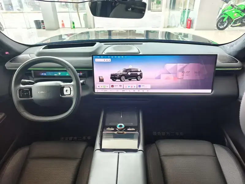 2025 Lynk & Co 900 с пробегом 18 000 км