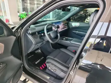 2025 Lynk & Co 900 с пробегом 18 000 км