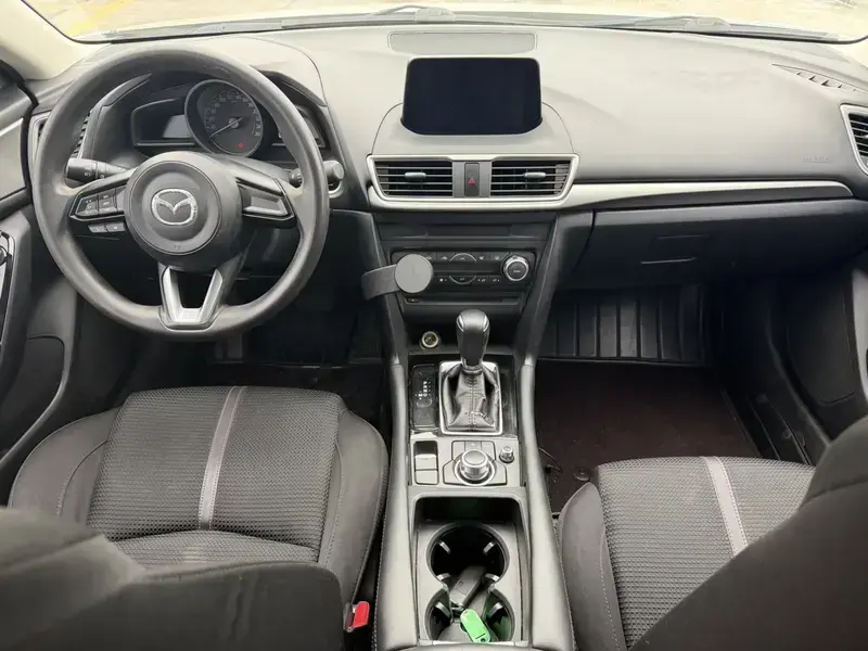 2017 Mazda Axela с пробегом 173 000 км