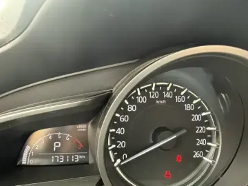 2017 Mazda Axela с пробегом 173 000 км