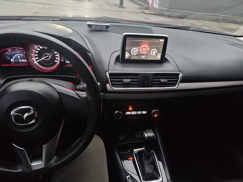 2016 Mazda Axela с пробегом 88 000 км