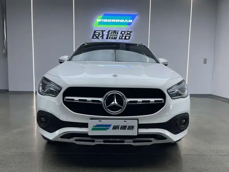 2023 Mercedes-Benz GLA с пробегом 17 500 км