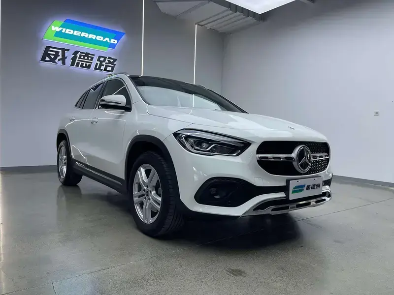 2023 Mercedes-Benz GLA с пробегом 17 500 км