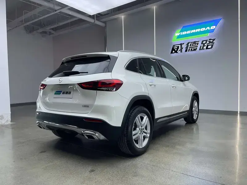 2023 Mercedes-Benz GLA с пробегом 17 500 км