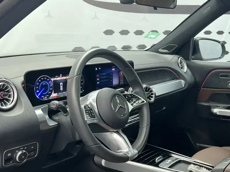 2025 Mercedes-Benz EQB с пробегом 14 000 км