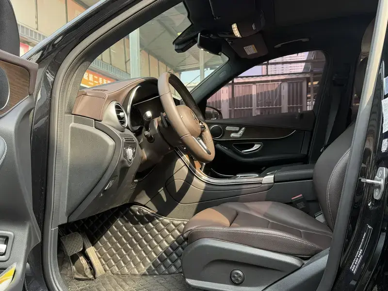 2022 Mercedes-Benz GLC с пробегом 9 000 км