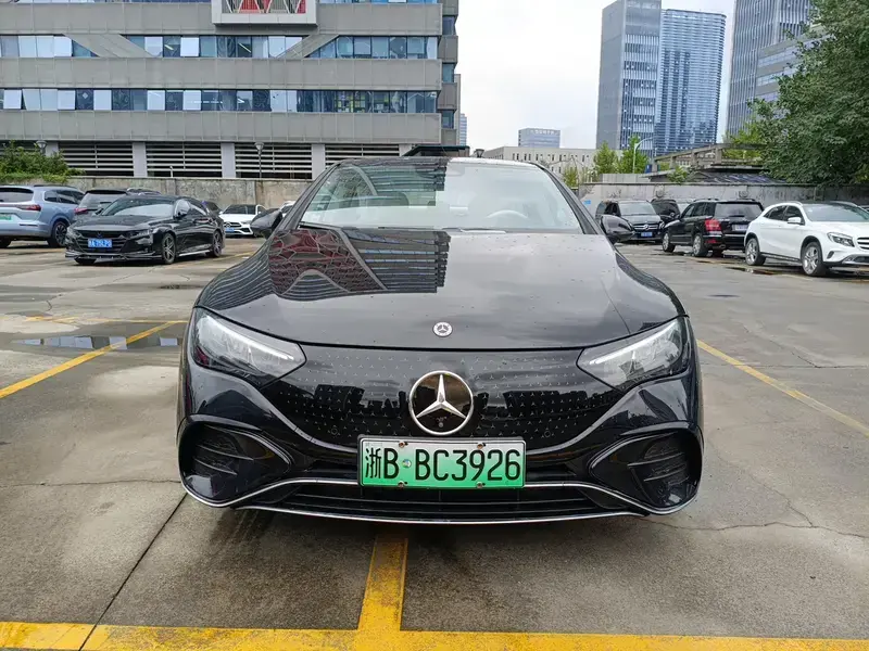 2025 Mercedes-Benz EQE с пробегом 100 км