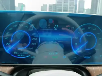 2025 Mercedes-Benz EQE с пробегом 100 км