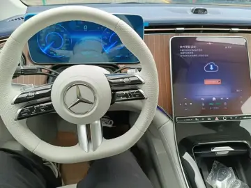 2025 Mercedes-Benz EQE с пробегом 100 км