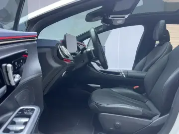 2022 Mercedes-Benz EQE с пробегом 110 000 км