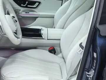2025 Mercedes-Benz EQE с пробегом 21 800 км