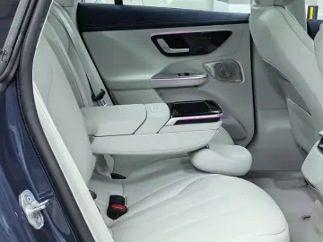 2025 Mercedes-Benz EQE с пробегом 21 800 км