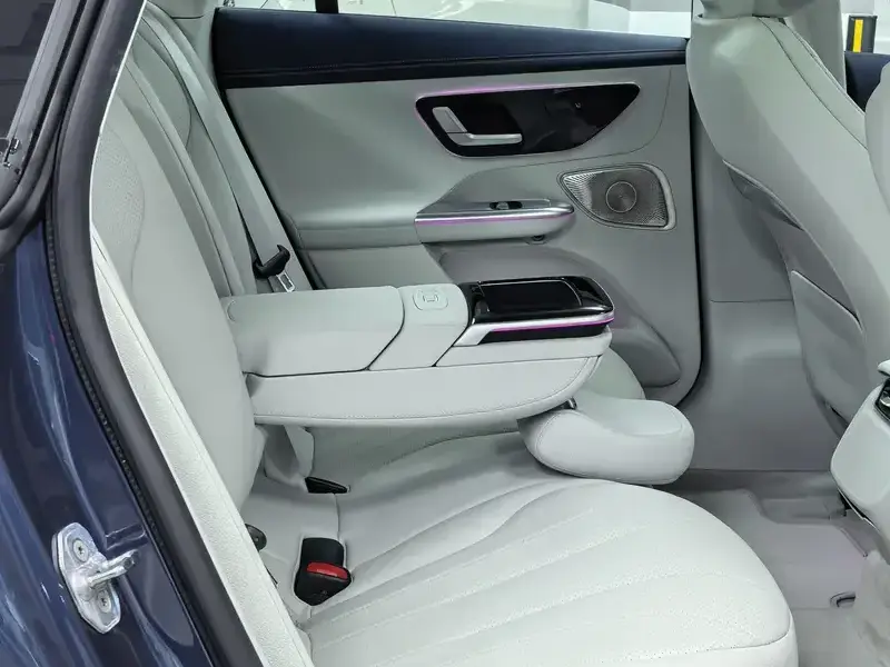 2025 Mercedes-Benz EQE с пробегом 21 800 км