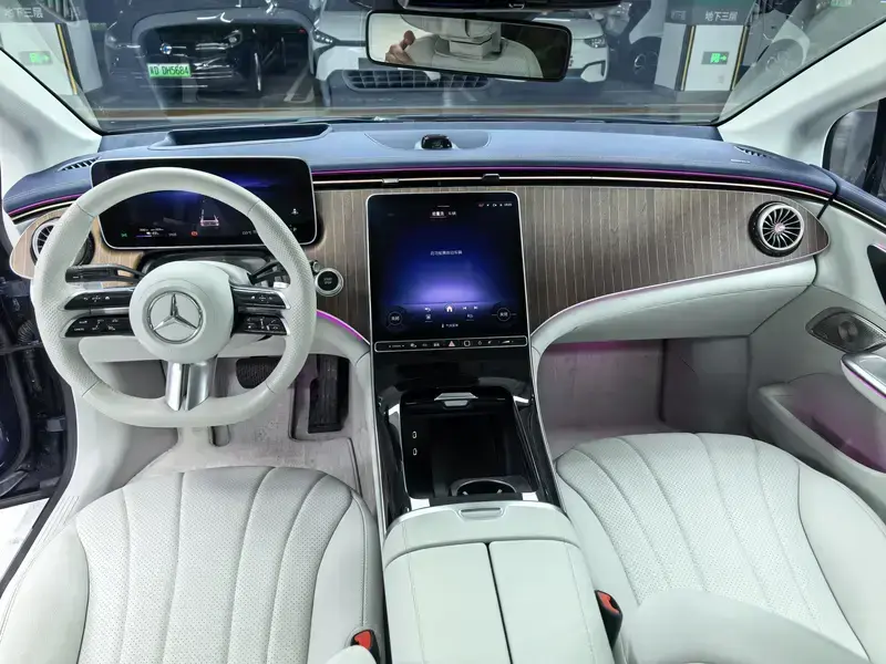 2025 Mercedes-Benz EQE с пробегом 21 800 км