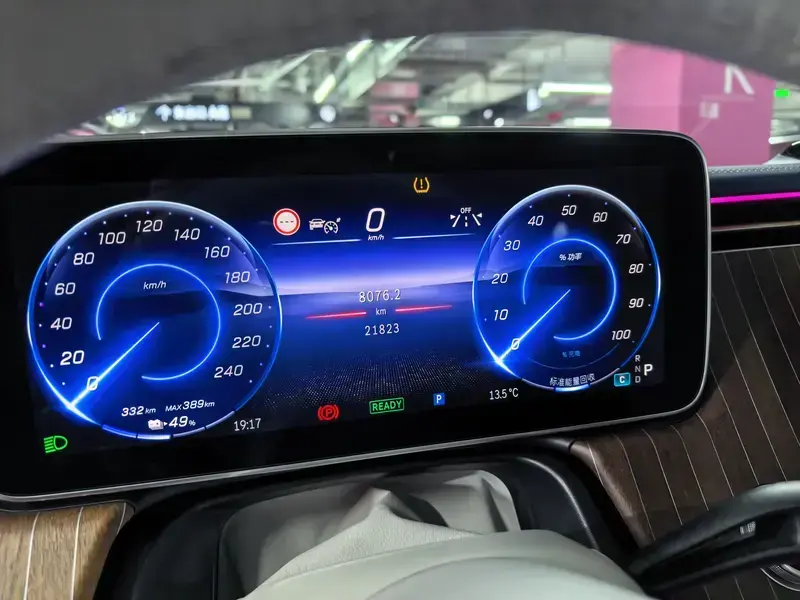 2025 Mercedes-Benz EQE с пробегом 21 800 км