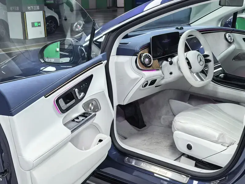 2025 Mercedes-Benz EQE с пробегом 21 800 км
