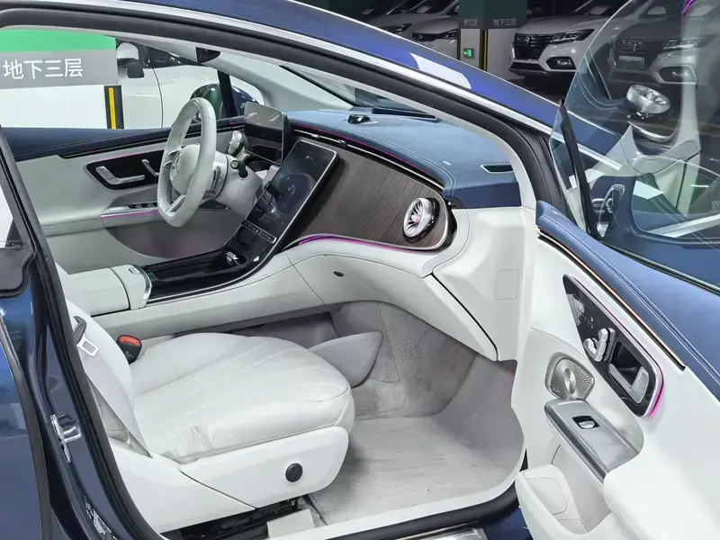 2025 Mercedes-Benz EQE с пробегом 21 800 км