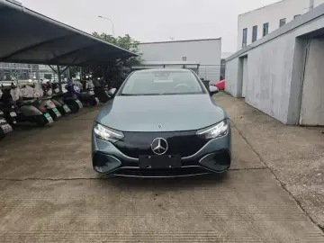 2025 Mercedes-Benz EQE с пробегом 17 000 км