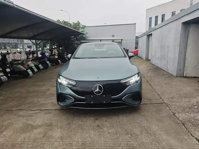 2025 Mercedes-Benz EQE с пробегом 17 000 км