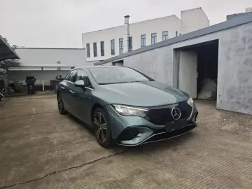 2025 Mercedes-Benz EQE с пробегом 17 000 км