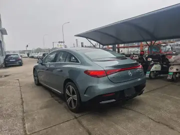 2025 Mercedes-Benz EQE с пробегом 17 000 км