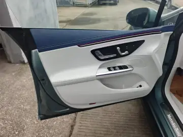 2025 Mercedes-Benz EQE с пробегом 17 000 км