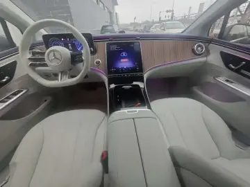2025 Mercedes-Benz EQE с пробегом 17 000 км
