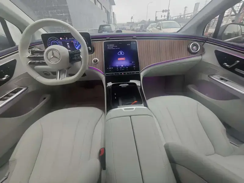 2025 Mercedes-Benz EQE с пробегом 17 000 км