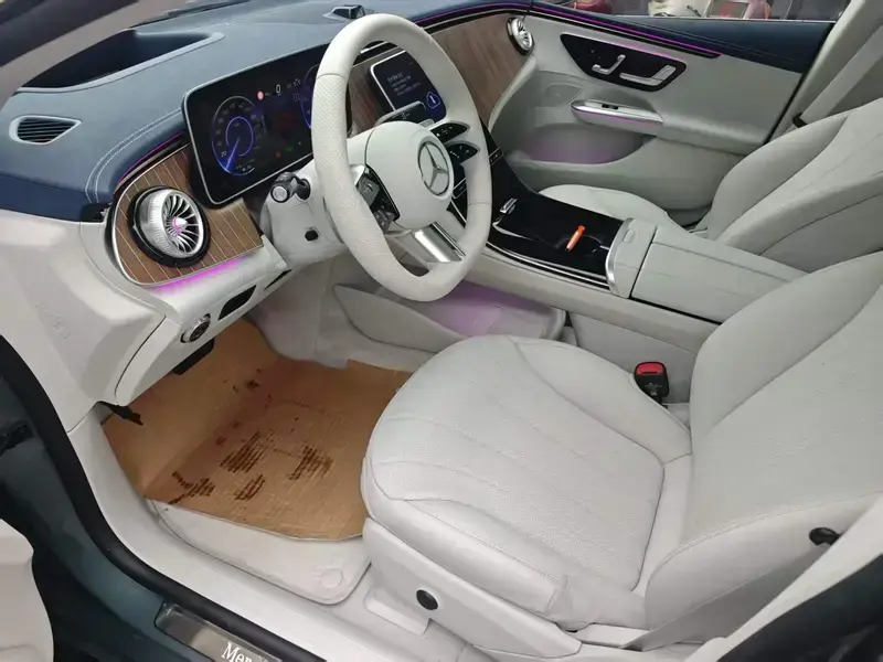 2025 Mercedes-Benz EQE с пробегом 17 000 км