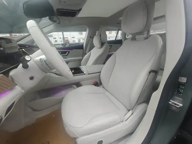 2025 Mercedes-Benz EQE с пробегом 17 000 км