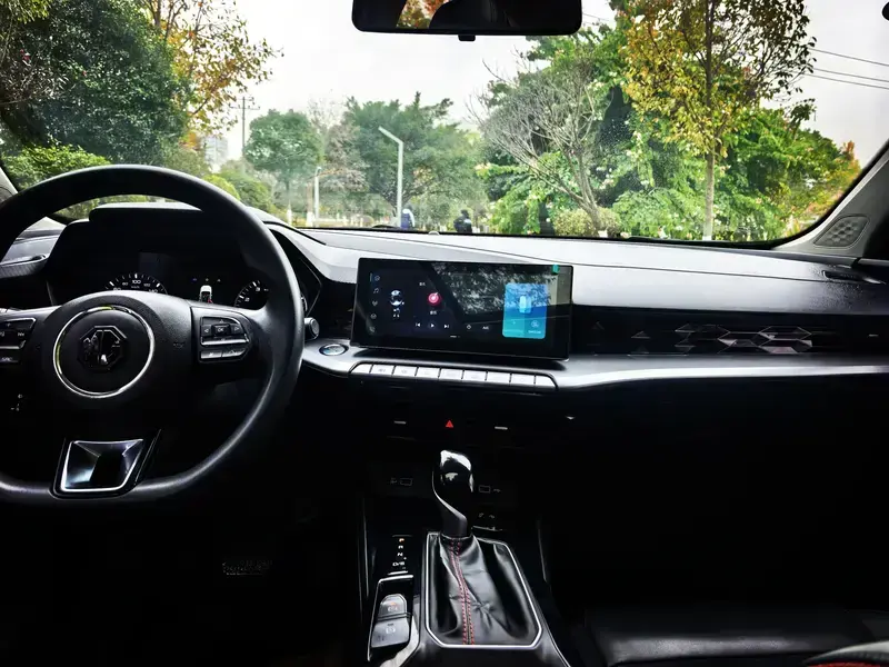 2022 MG 5 Scorpio с пробегом 18 000 км