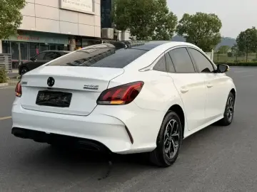 2023 MG 5 Scorpio с пробегом 38 000 км
