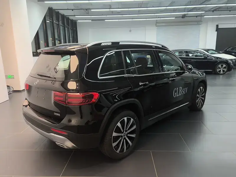 2025 Mercedes-Benz GLB с пробегом 9 400 км