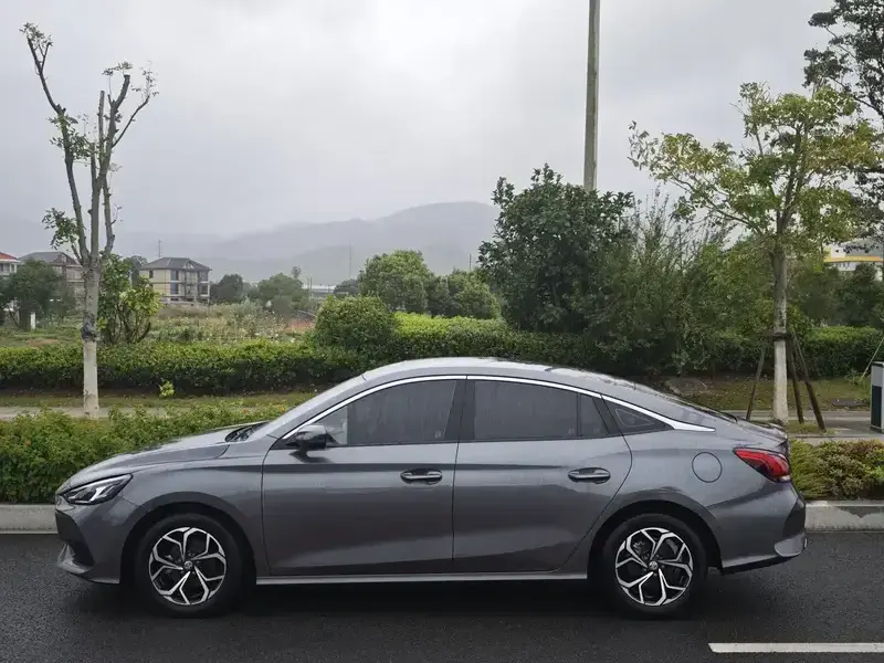 2021 MG 5 с пробегом 15 000 км