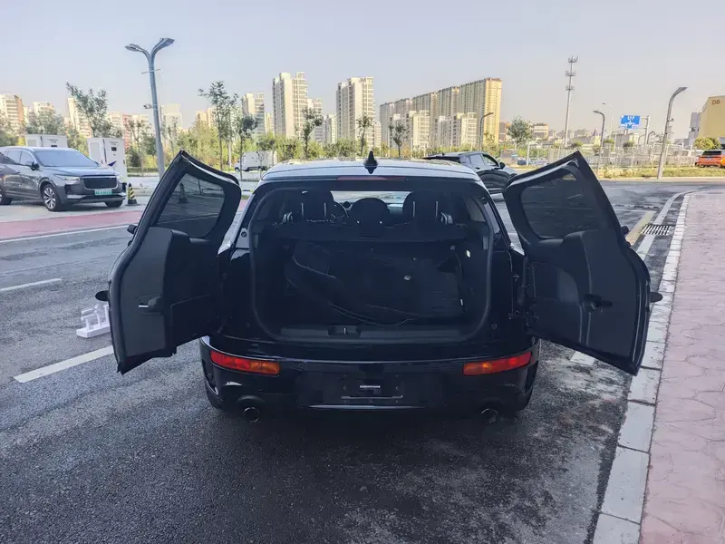 2022 Mini Clubman с пробегом 29 000 км