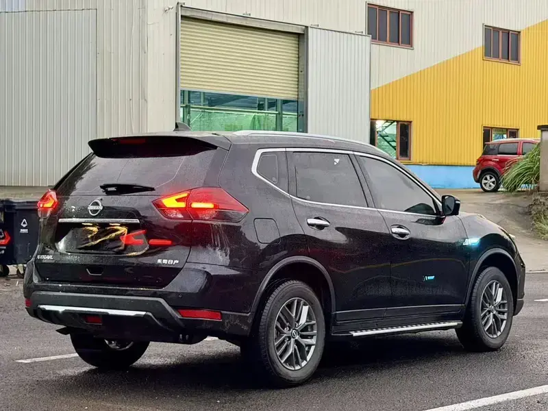 2025 Nissan X-Trail с пробегом 8 000 км