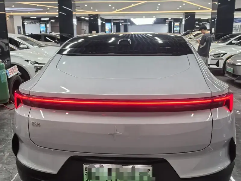 2023 Polestar 4 с пробегом 68 000 км
