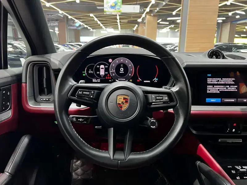 2024 Porsche Cayenne с пробегом 40 000 км