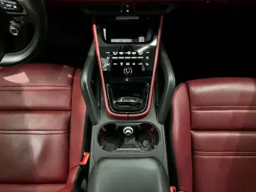 2024 Porsche Cayenne с пробегом 40 000 км
