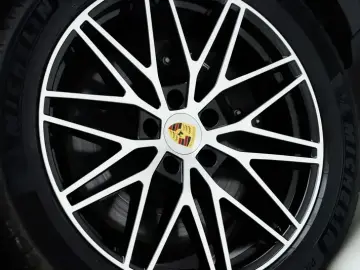 2024 Porsche Cayenne с пробегом 5 000 км