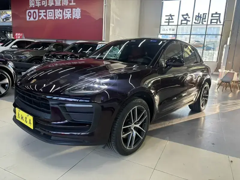 2023 Porsche Macan с пробегом 16 000 км