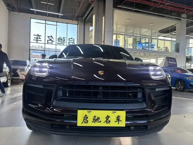 2023 Porsche Macan с пробегом 16 000 км