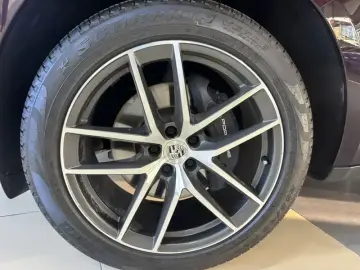 2023 Porsche Macan с пробегом 16 000 км