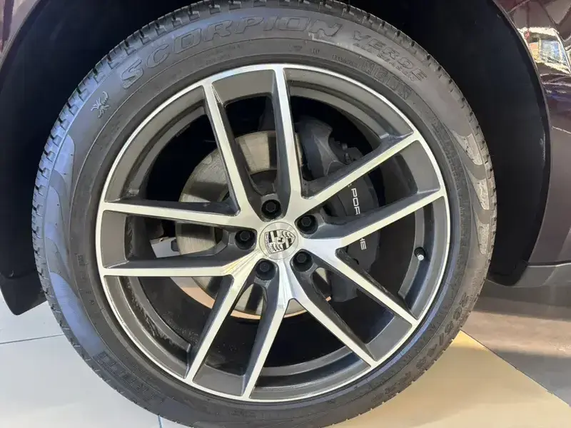 2023 Porsche Macan с пробегом 16 000 км