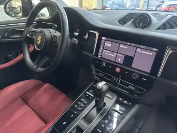 2023 Porsche Macan с пробегом 16 000 км